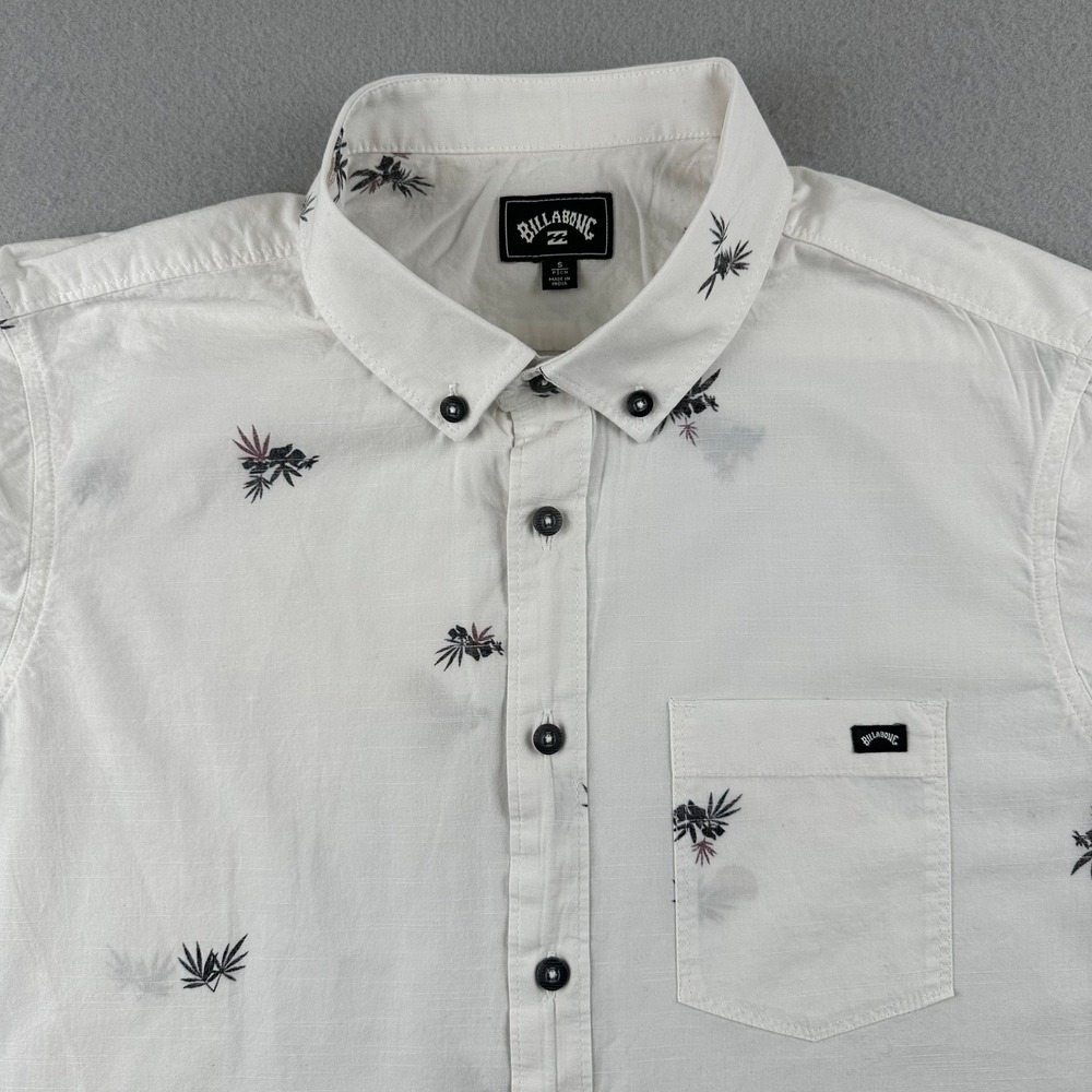 Billabong Shirt Mens Small White Short Sleeve Tropical Leaf Print Button Down